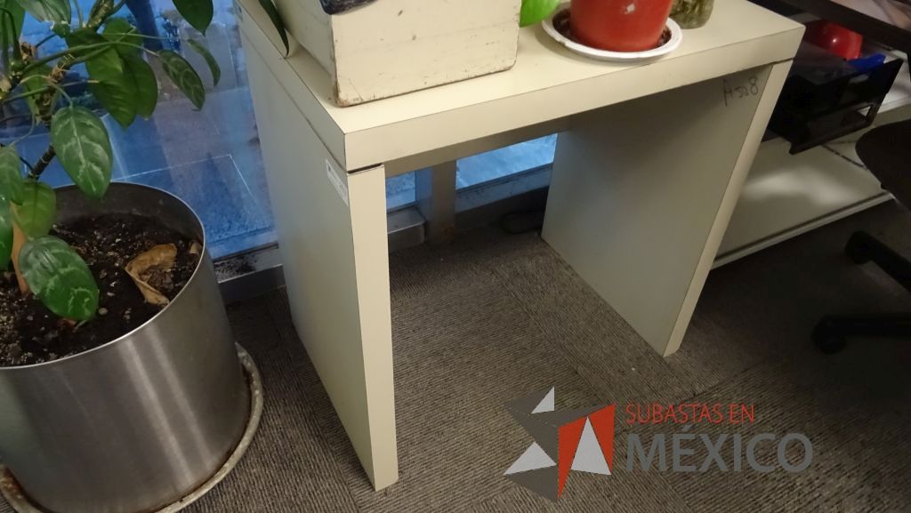 Lote 283 - Mueble de 1 entrepaño, credenza de 2 entrepaños, archivero vertical y mesa de apoyo - Imagen 13