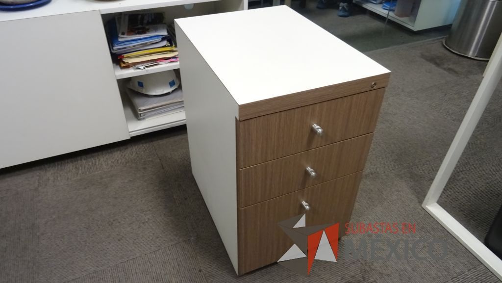 Lote 283 - Mueble de 1 entrepaño, credenza de 2 entrepaños, archivero vertical y mesa de apoyo - Imagen 15