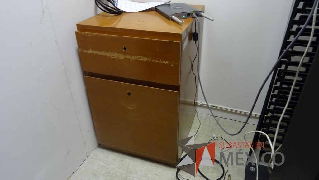 Lote 290 - 27 Canceles de diferentes tamaños y mesa de sala de juntas compuesta por 2 secciones - Imagen 6