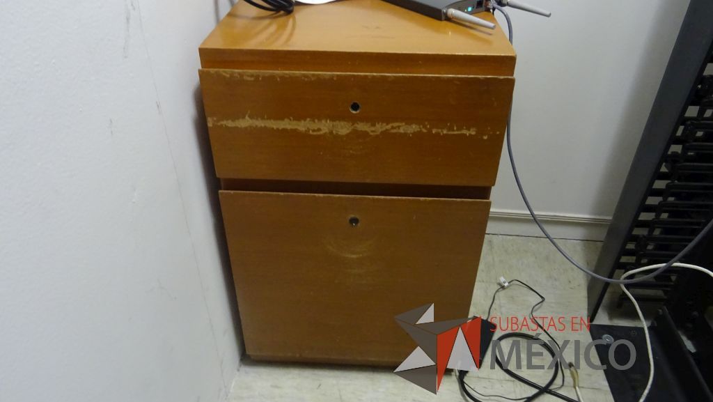 Lote 290 - 27 Canceles de diferentes tamaños y mesa de sala de juntas compuesta por 2 secciones - Imagen 7
