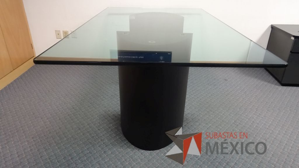 Lote 025 - 2 Libreros de 8 compartimientos y escritorio con cubierta de cristal y base metálica - Imagen 3