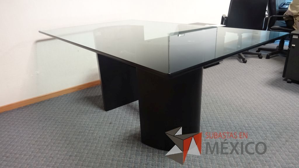 Lote 025 - 2 Libreros de 8 compartimientos y escritorio con cubierta de cristal y base metálica - Imagen 4