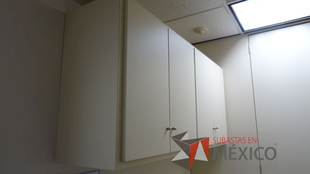 Lote 498 - Barra para cocina, credenza de madera con 3 puertas, gabinete superior, mueble de cocina con tarja de acero inoxidable, 4 puertas, mesa de apoyo y 2 sillas pegables - Imagen 11