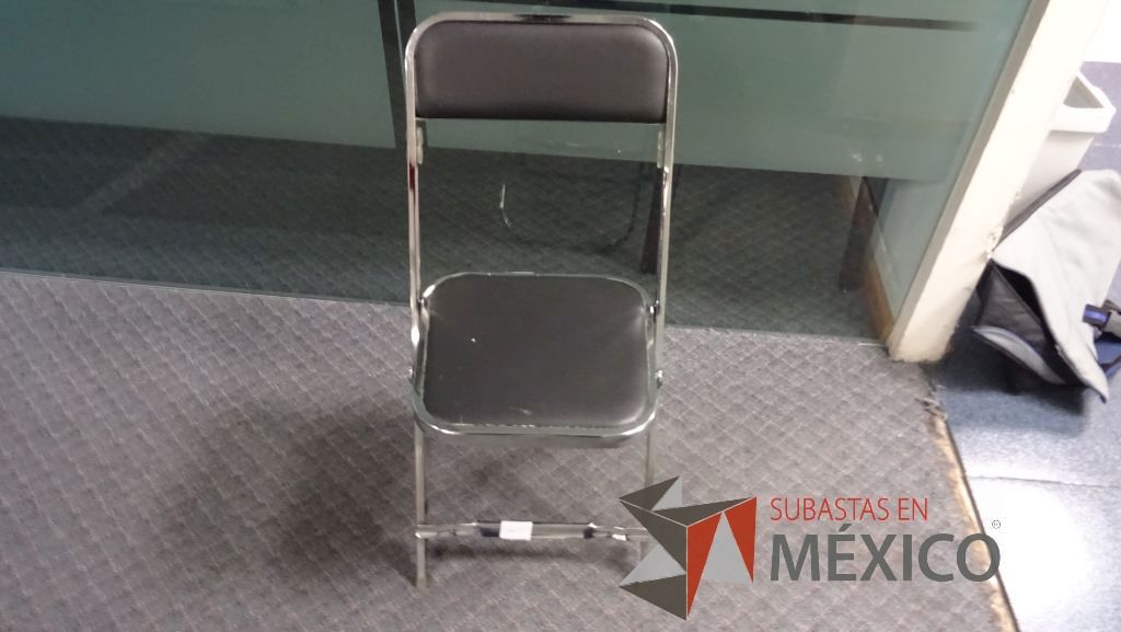 Lote 498 - Barra para cocina, credenza de madera con 3 puertas, gabinete superior, mueble de cocina con tarja de acero inoxidable, 4 puertas, mesa de apoyo y 2 sillas pegables - Imagen 27
