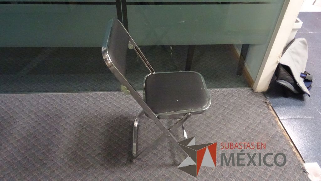 Lote 498 - Barra para cocina, credenza de madera con 3 puertas, gabinete superior, mueble de cocina con tarja de acero inoxidable, 4 puertas, mesa de apoyo y 2 sillas pegables - Imagen 28