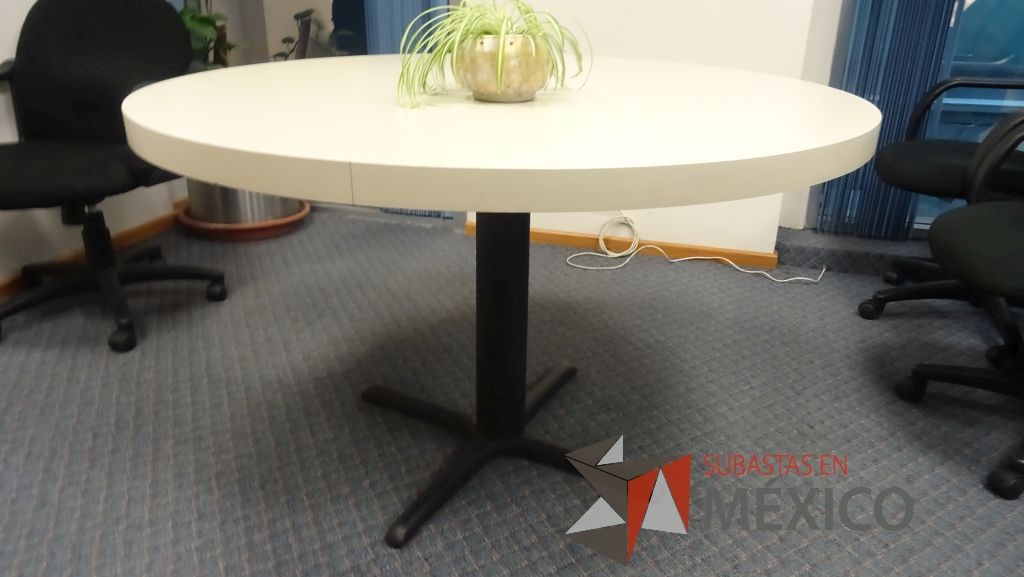 Lote 505 - Escritorio en herradura con archivero vertical y mesa redonda con base metálica - Imagen 9