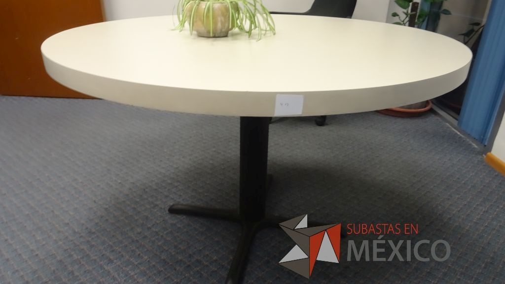 Lote 505 - Escritorio en herradura con archivero vertical y mesa redonda con base metálica - Imagen 10