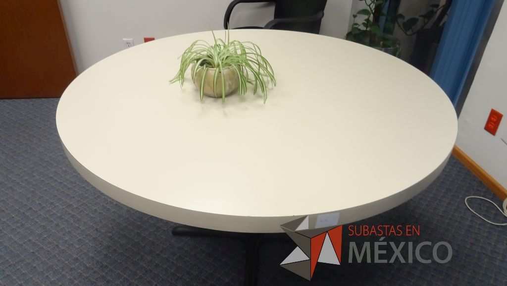 Lote 505 - Escritorio en herradura con archivero vertical y mesa redonda con base metálica - Imagen 11
