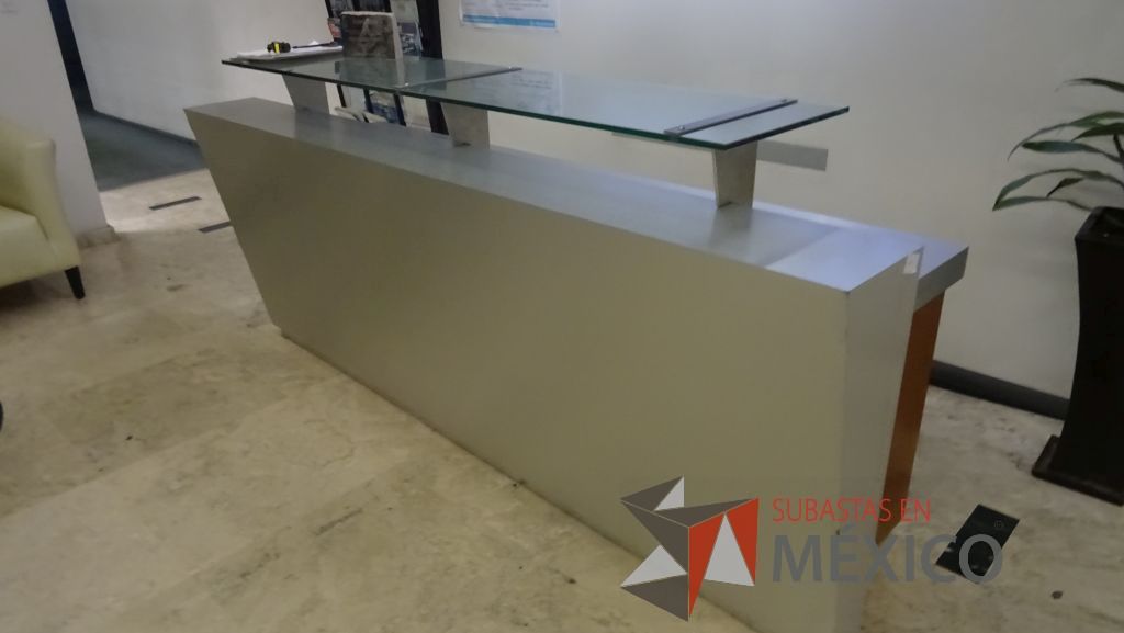 Lote 060 - Mueble de recepción con superficie de cristal y 2 archiveros verticales de 3 cajones
