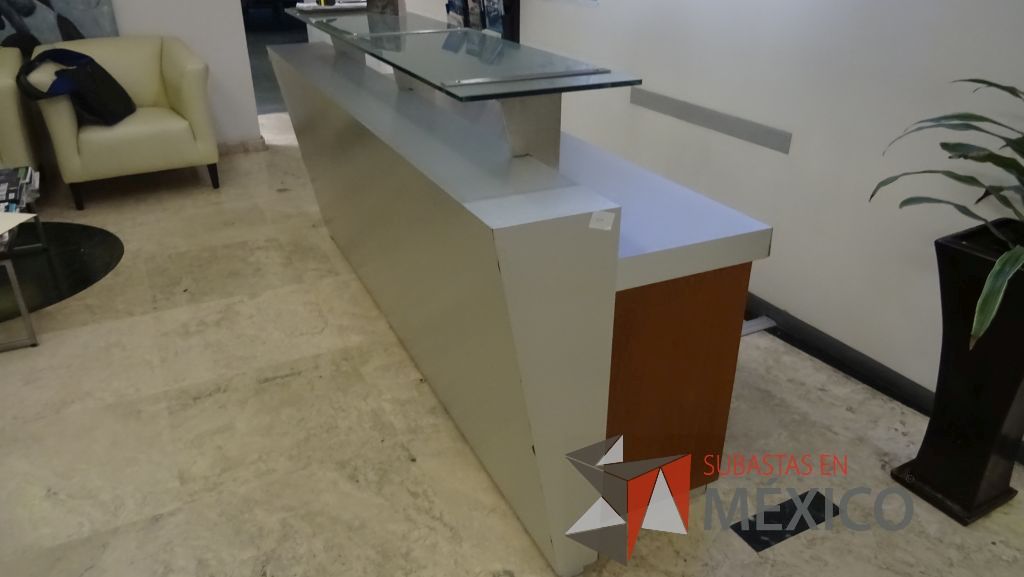 Lote 060 - Mueble de recepción con superficie de cristal y 2 archiveros verticales de 3 cajones - Imagen 5
