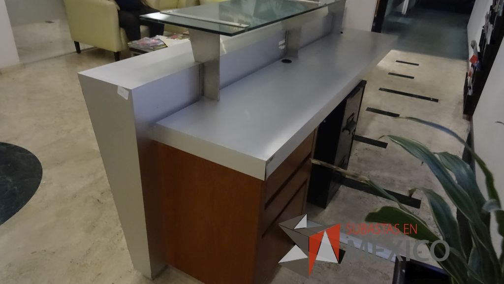 Lote 060 - Mueble de recepción con superficie de cristal y 2 archiveros verticales de 3 cajones - Imagen 2