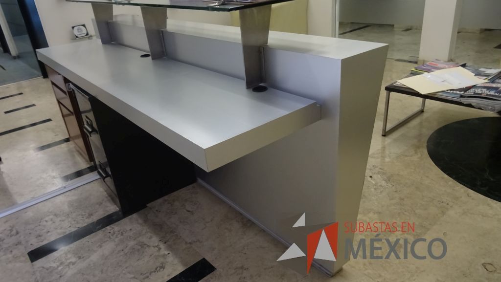 Lote 060 - Mueble de recepción con superficie de cristal y 2 archiveros verticales de 3 cajones - Imagen 4