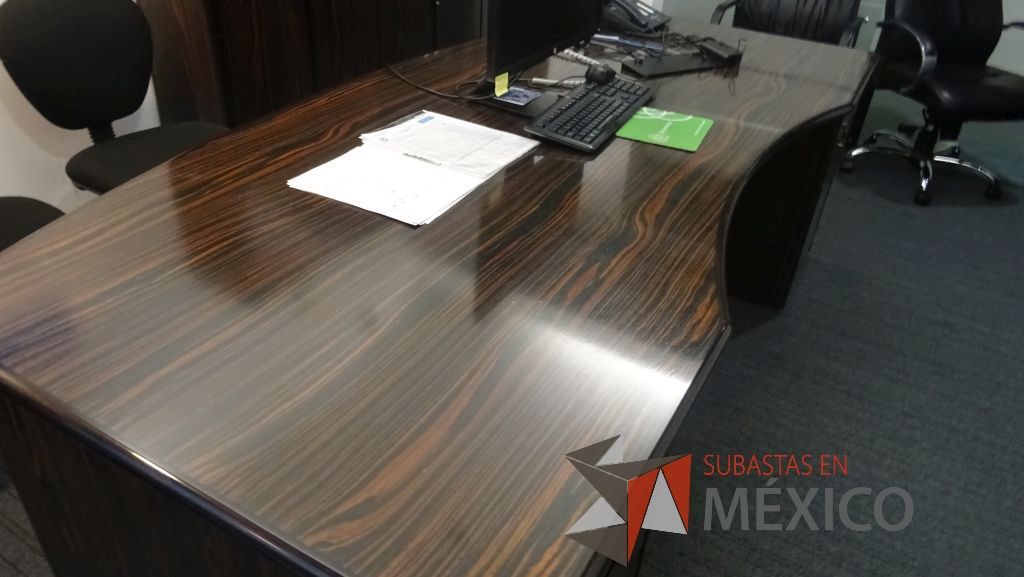 Lote 362 - Escritorio color café, mesa de apoyo y mueble de madera - Imagen 5