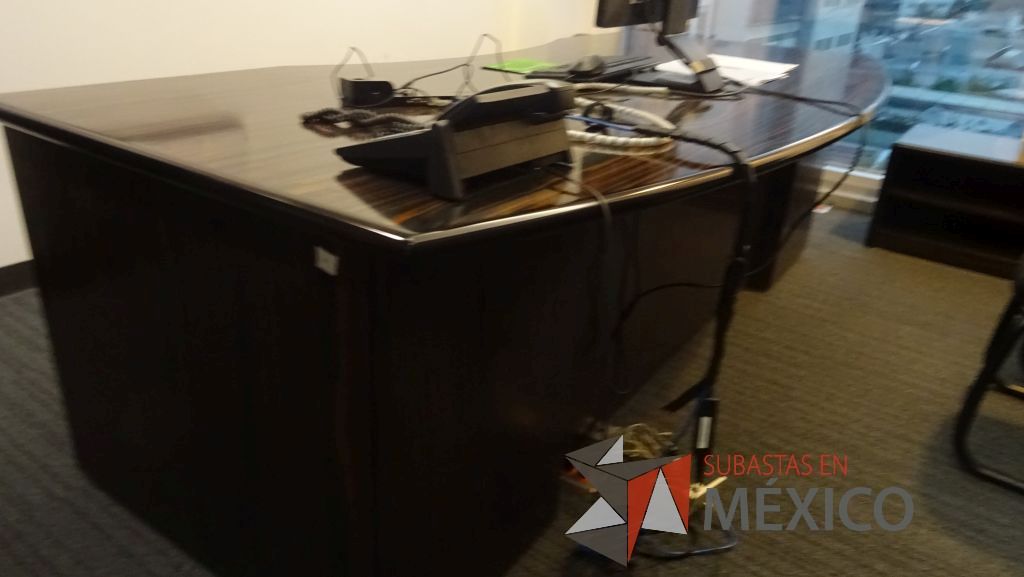 Lote 362 - Escritorio color café, mesa de apoyo y mueble de madera - Imagen 7