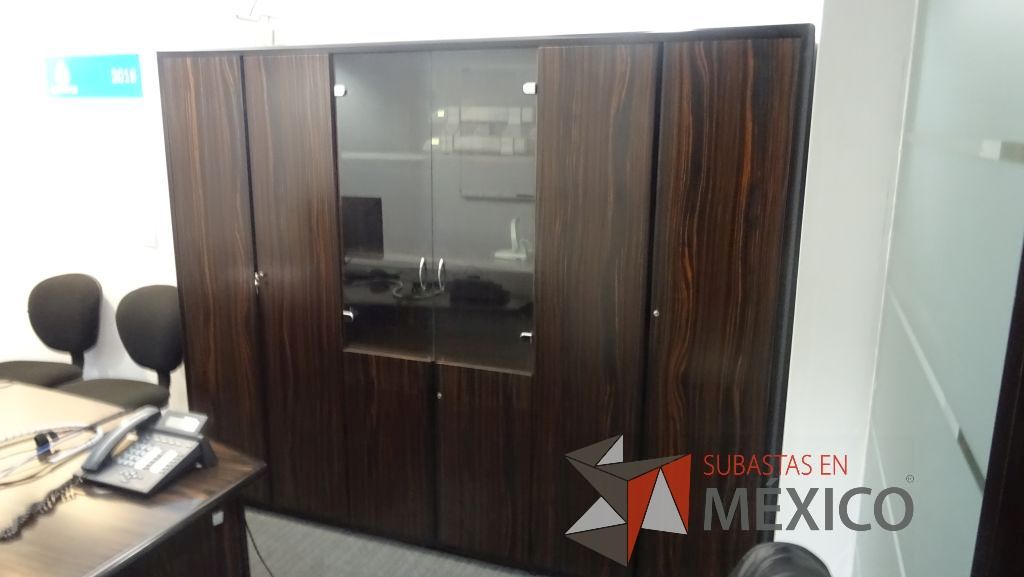Lote 362 - Escritorio color café, mesa de apoyo y mueble de madera - Imagen 13