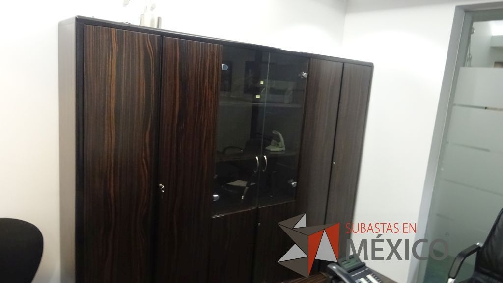 Lote 362 - Escritorio color café, mesa de apoyo y mueble de madera - Imagen 14