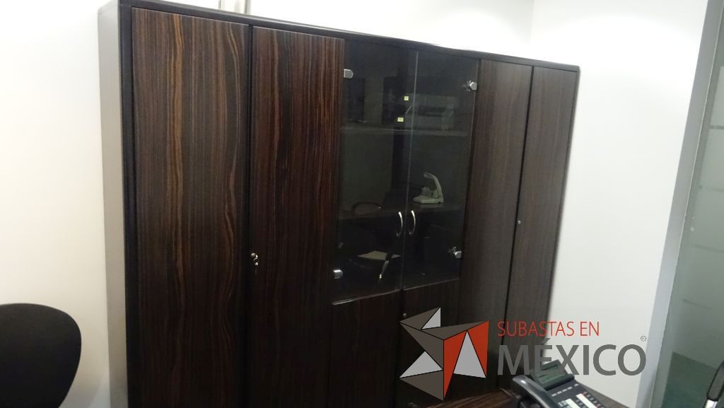 Lote 362 - Escritorio color café, mesa de apoyo y mueble de madera - Imagen 11