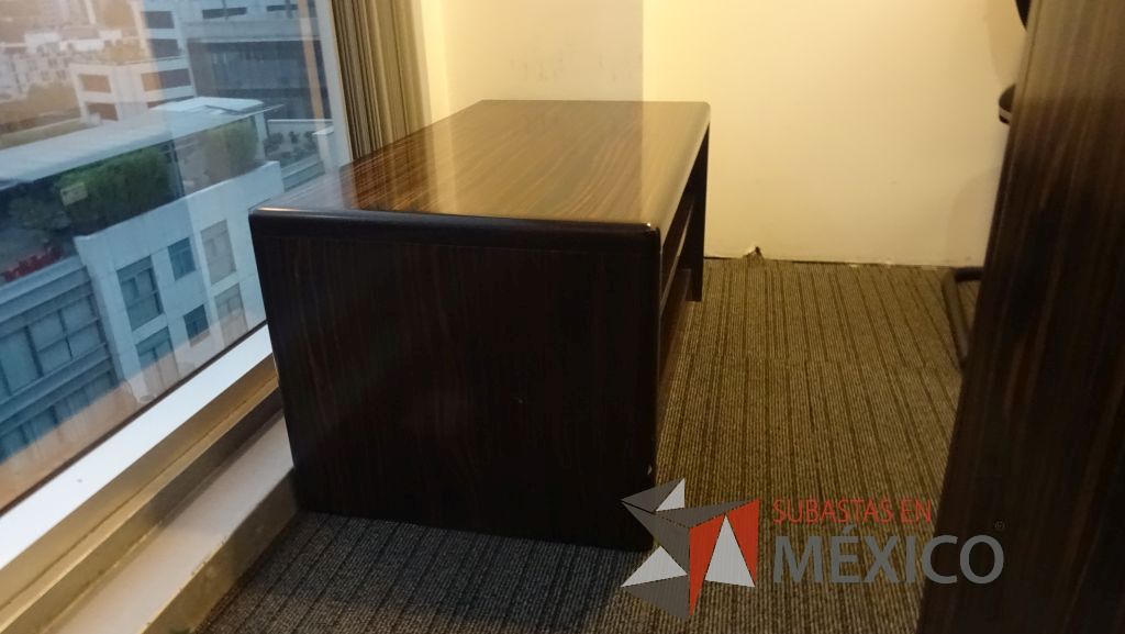 Lote 362 - Escritorio color café, mesa de apoyo y mueble de madera - Imagen 18