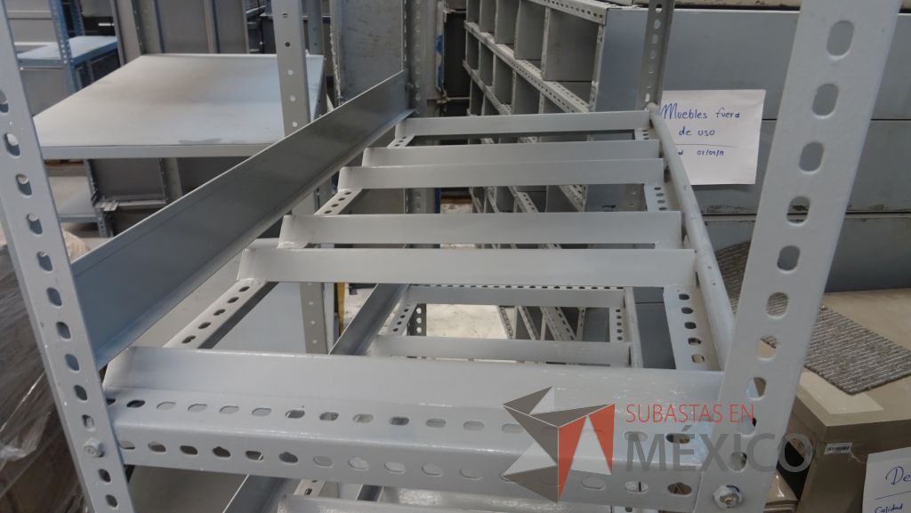 Lote 007 - 61 Rack´s metálicos de diferentes modelos y tamaños - Imagen 4