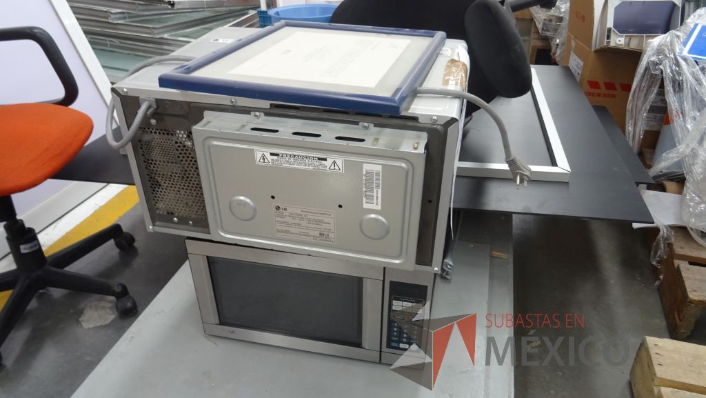 Lote 011 - 2 Hornos de microondas descompuestos