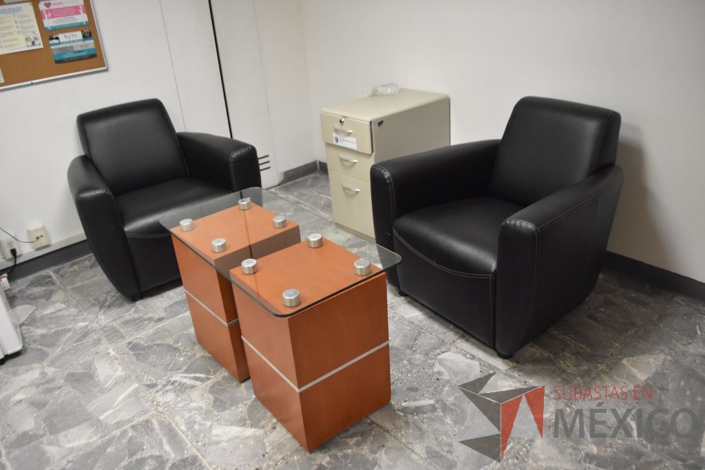 Lote 100 - 2 Sillones de 1 plaza tipo piel color negro. - Imagen 3