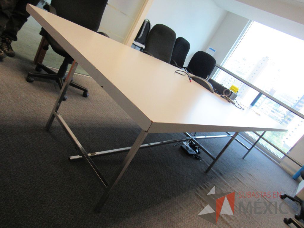 Lote 513 - Mesa de apoyo para impresora y mesa de sala de juntas para 10 personas - Imagen 10