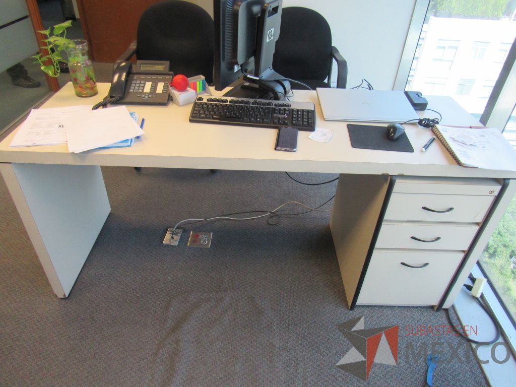 Lote 519 - Credenza con 4 entrepaños, escritorio para 1 persona y librero con 3 entrepaños