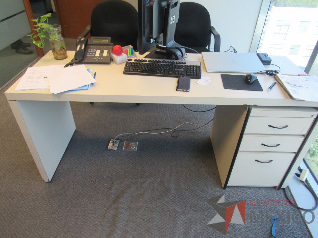 Lote 519 - Credenza con 4 entrepaños, escritorio para 1 persona y librero con 3 entrepaños - Imagen 6