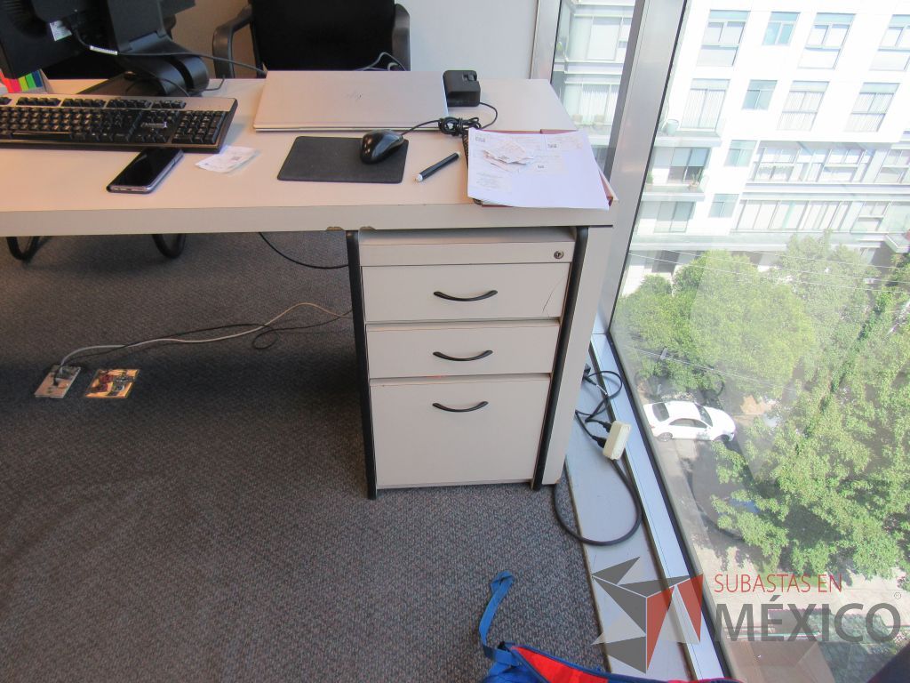 Lote 519 - Credenza con 4 entrepaños, escritorio para 1 persona y librero con 3 entrepaños - Imagen 7