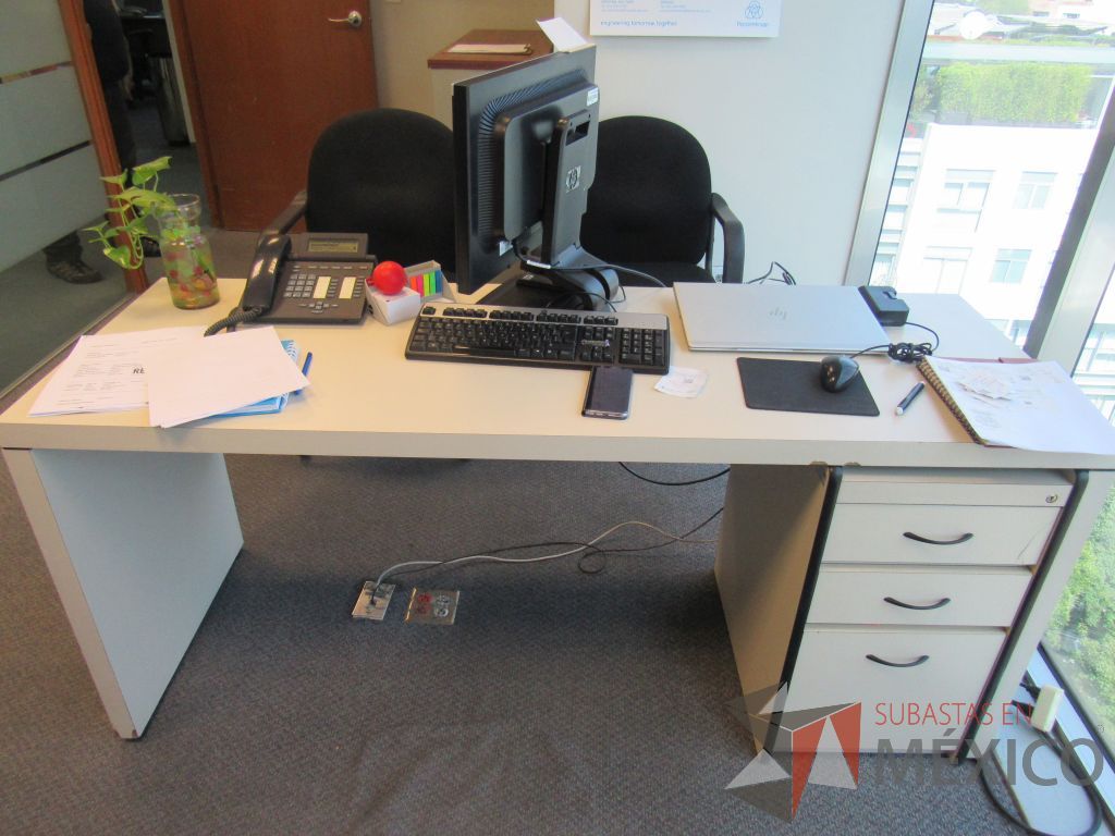 Lote 519 - Credenza con 4 entrepaños, escritorio para 1 persona y librero con 3 entrepaños - Imagen 8