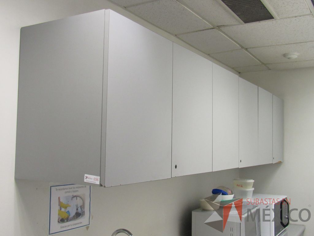 Lote 105 - Mueble de cocineta con tarja, con 6 puertas y 6 cajones - Imagen 4
