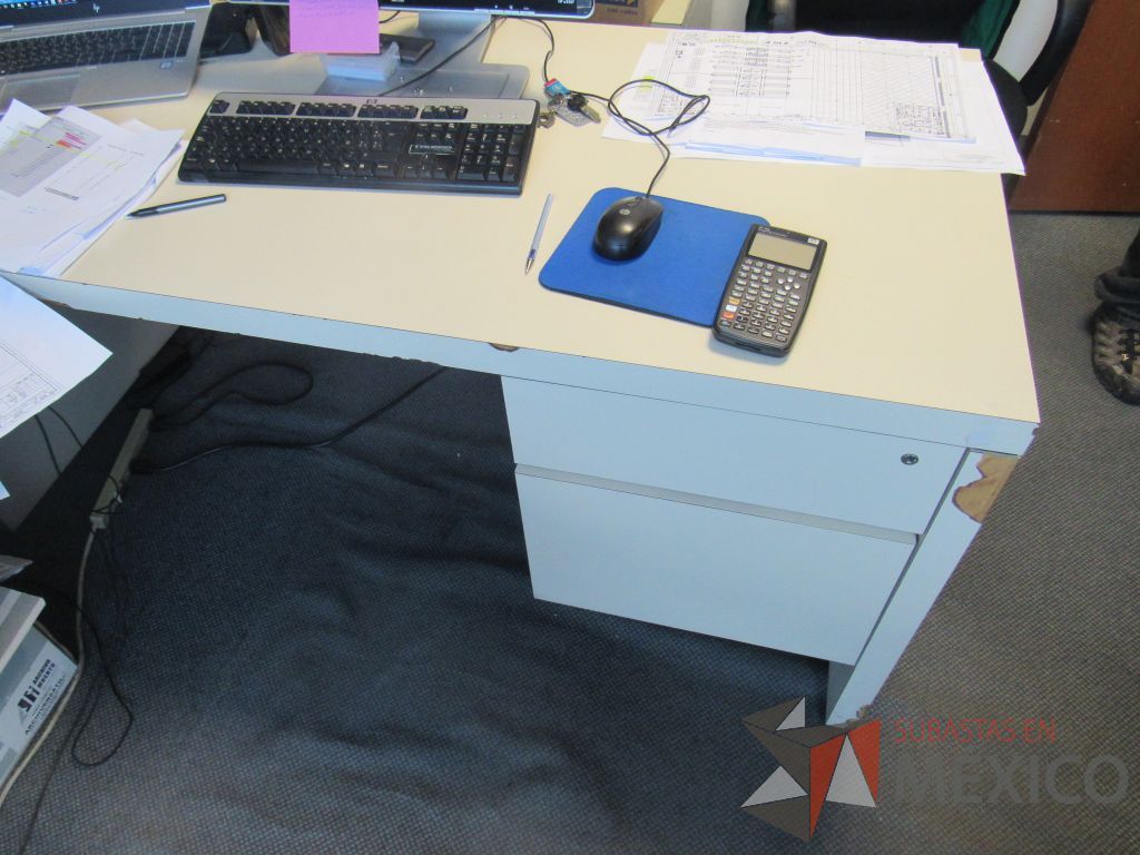Lote 542 - Escritorio en escuadra para 1 persona con cubierta color beige, con 1 archivero de 2 gavetas - Imagen 3
