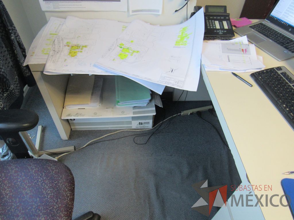 Lote 542 - Escritorio en escuadra para 1 persona con cubierta color beige, con 1 archivero de 2 gavetas - Imagen 6