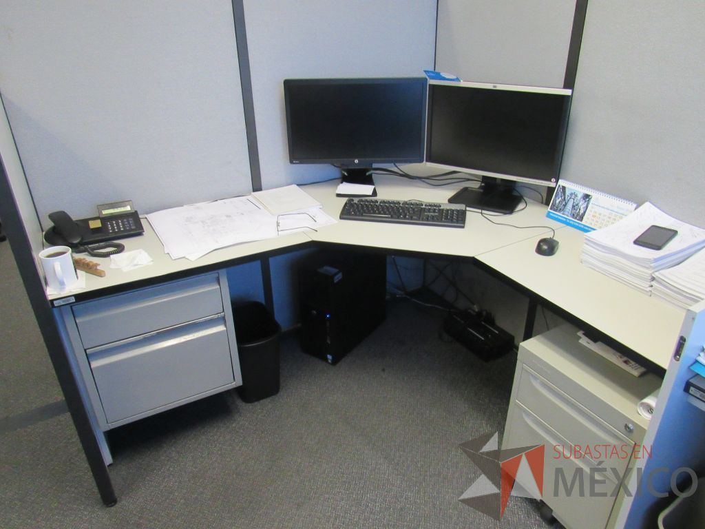 Lote 567 - Estación de trabajo para 2 personas, con mampara, con 1 archivero de 2 cajones y 1 archivero de 3 cajones - Imagen 3