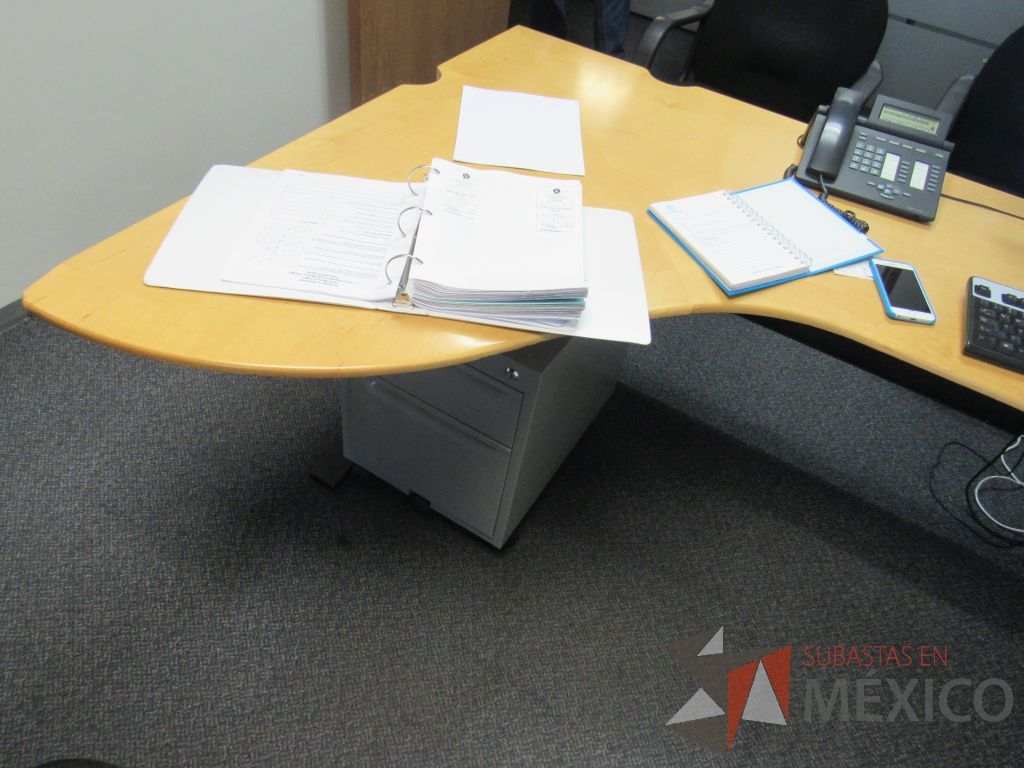 Lote 584 - Escritorio en escuadra para 1 persona con cubierta y mesa de apoyo para impresora - Imagen 3
