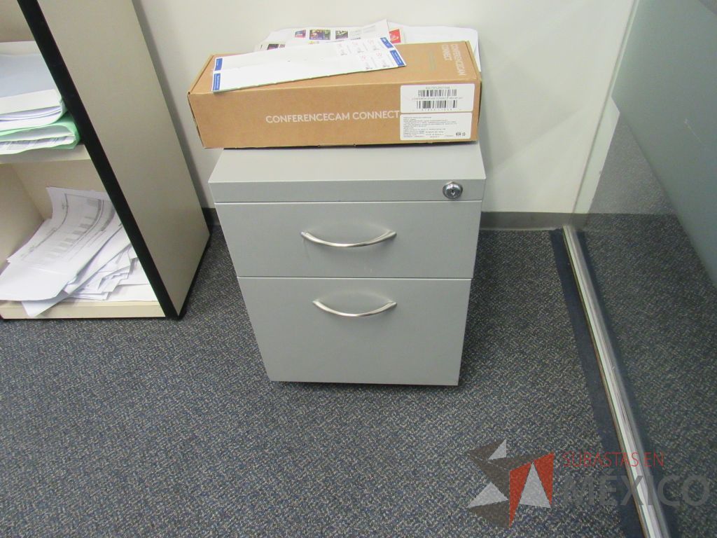 Lote 205 - Silla operativa con ruedas, escritorio en escuadra para 1 persona y librero con 3 entrepaños - Imagen 15