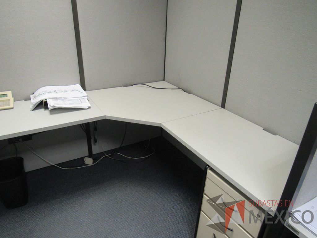 Lote 590 - Estación de trabajo para 2 personas con mampara alta y 2 archiveros - Imagen 4