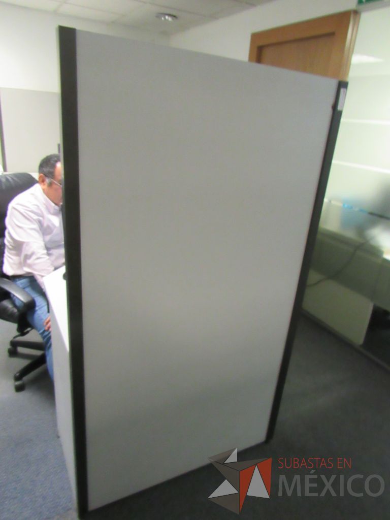 Lote 590 - Estación de trabajo para 2 personas con mampara alta y 2 archiveros - Imagen 5