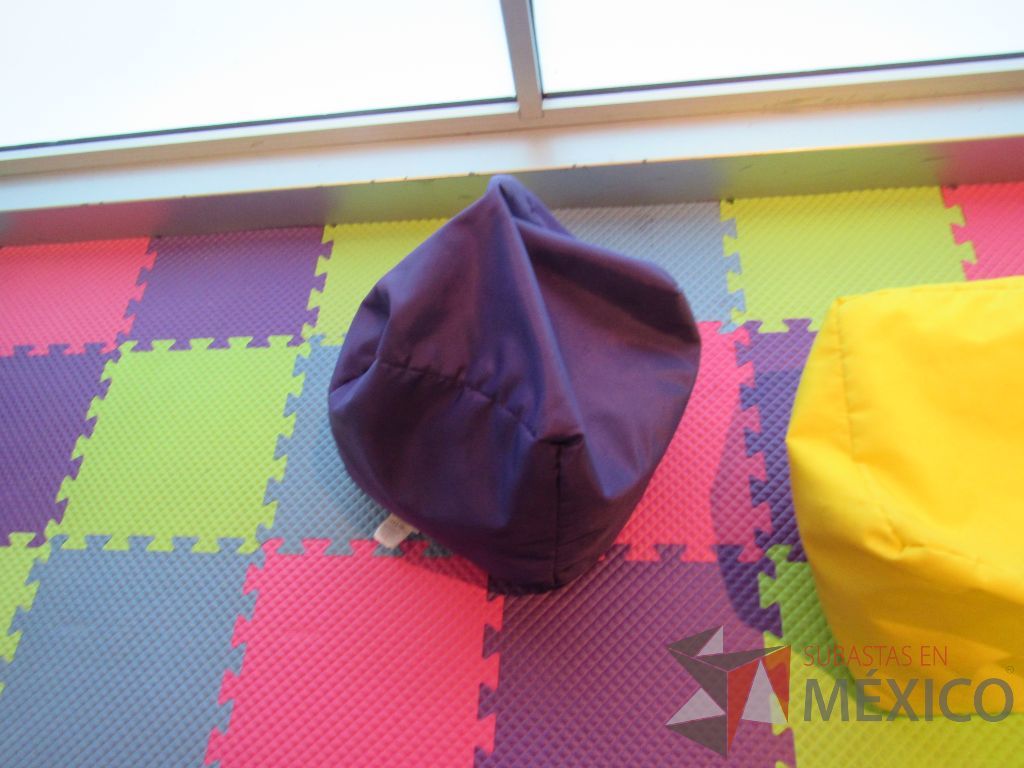 Lote 216 - 2 Puffs en forma de cuadrado y 2 sillones de tela - Imagen 13