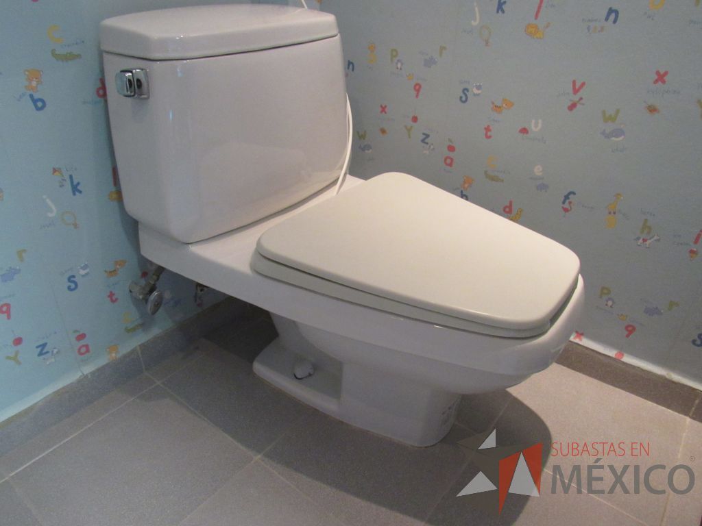 Lote 218 - Lavabo con mueble, taza de baño, cambiador de bebés y 5 persianas black - Imagen 10