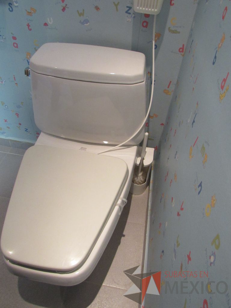 Lote 218 - Lavabo con mueble, taza de baño, cambiador de bebés y 5 persianas black - Imagen 13