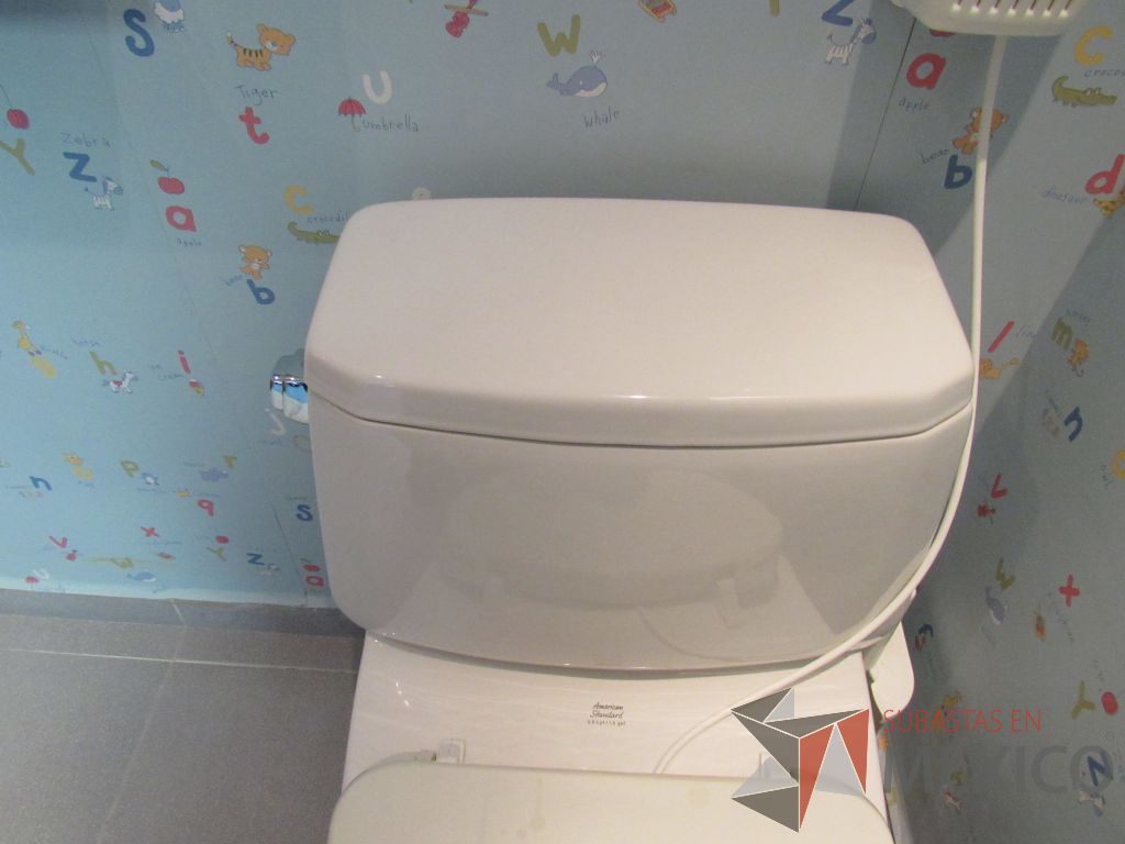 Lote 218 - Lavabo con mueble, taza de baño, cambiador de bebés y 5 persianas black - Imagen 14