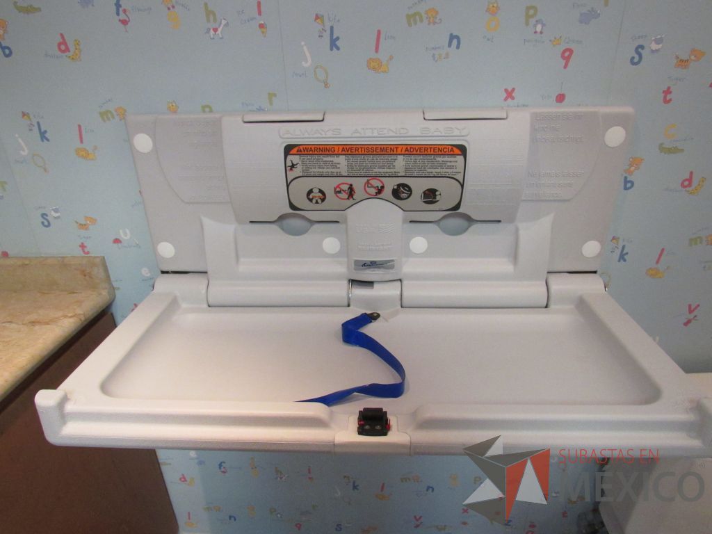 Lote 218 - Lavabo con mueble, taza de baño, cambiador de bebés y 5 persianas black - Imagen 25