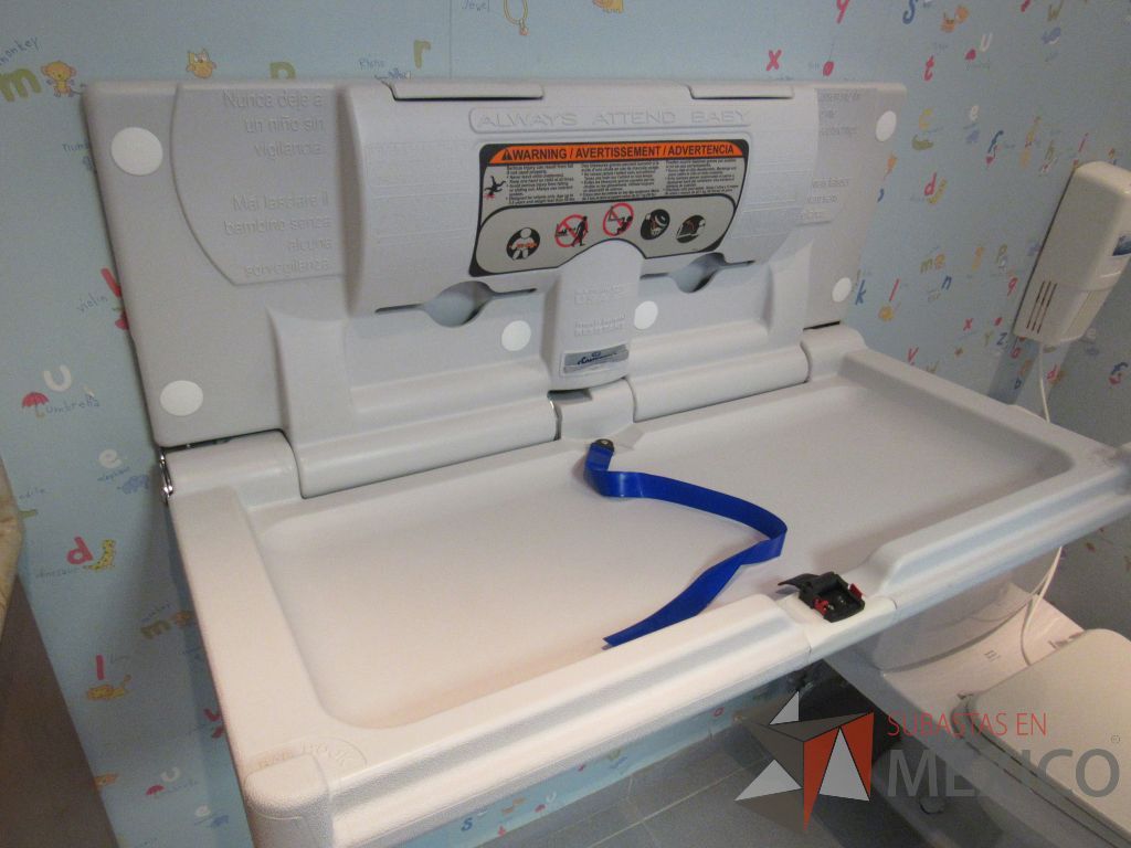 Lote 218 - Lavabo con mueble, taza de baño, cambiador de bebés y 5 persianas black - Imagen 17