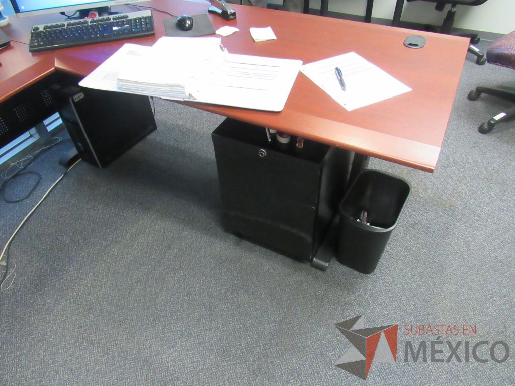 Lote 257 - Escritorio en escuadra para 1 persona y mesa redonda con cubierta - Imagen 4