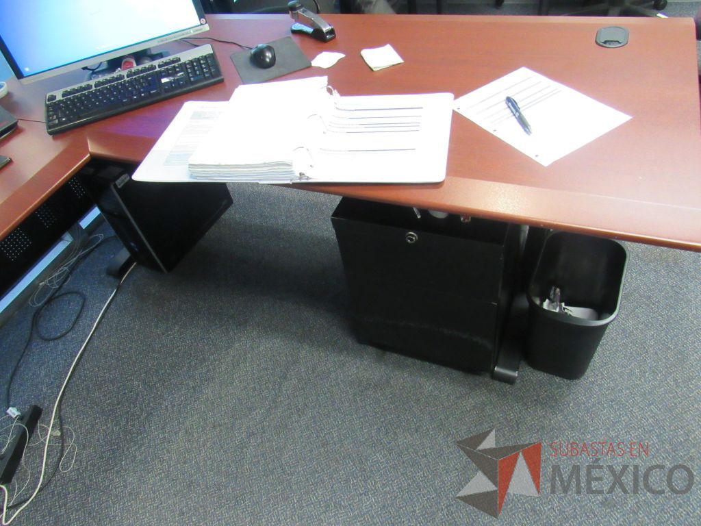 Lote 257 - Escritorio en escuadra para 1 persona y mesa redonda con cubierta - Imagen 5