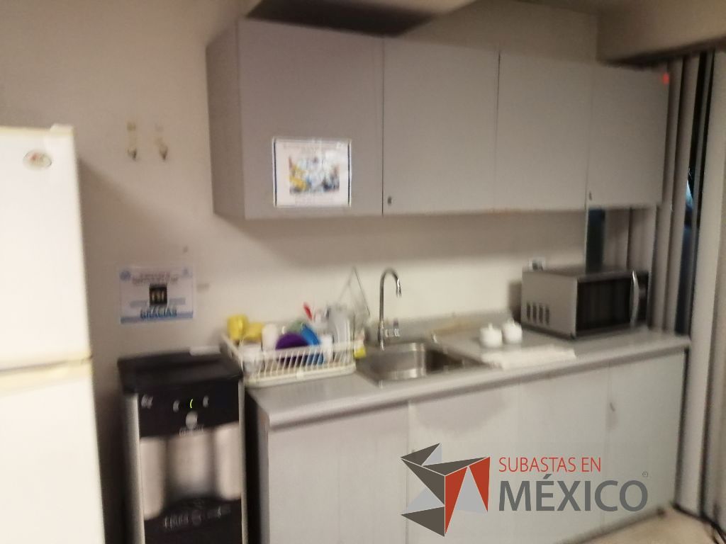 Lote 401 - Mueble para cocina con tarja de acero inoxidable con 4 puertas y gabinete superior de 4 puertas - Imagen 4