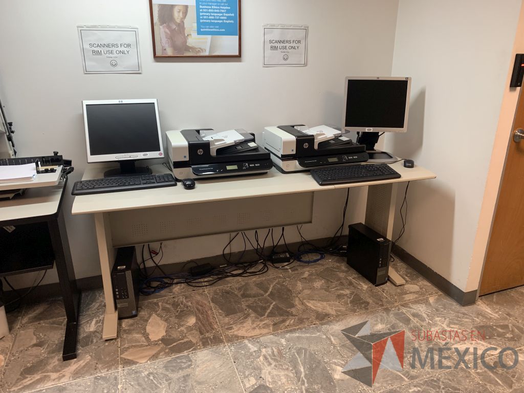 Lote 022 - Escritorio con base de metálica y mesa de apoyo con base de metálica - Imagen 5