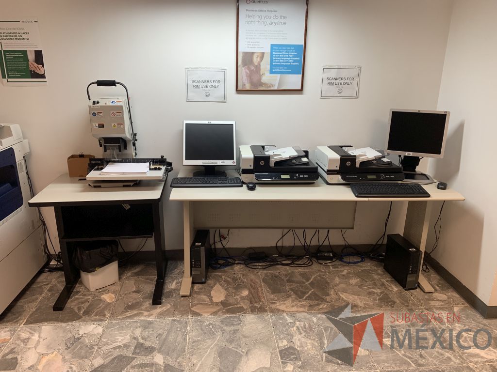 Lote 022 - Escritorio con base de metálica y mesa de apoyo con base de metálica - Imagen 7