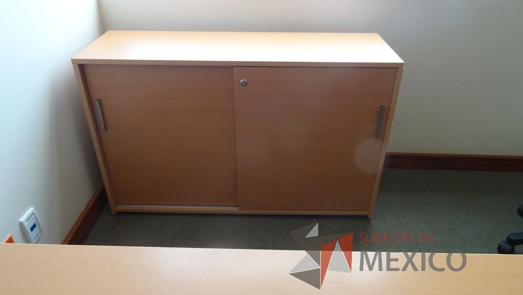 Lote 116 - Credenza con 2 puertas corredizas - Imagen 2